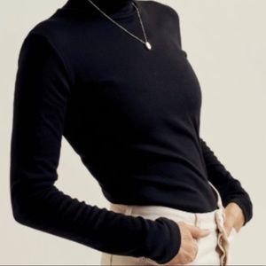 Kotn fitted black turtleneck XL